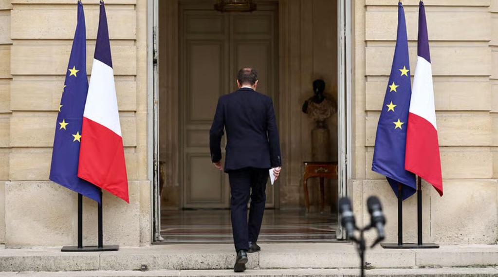 Κρίση στη Γαλλία: Ο Μακρόν μπροστά σε σειρά από αδιέξοδα-1