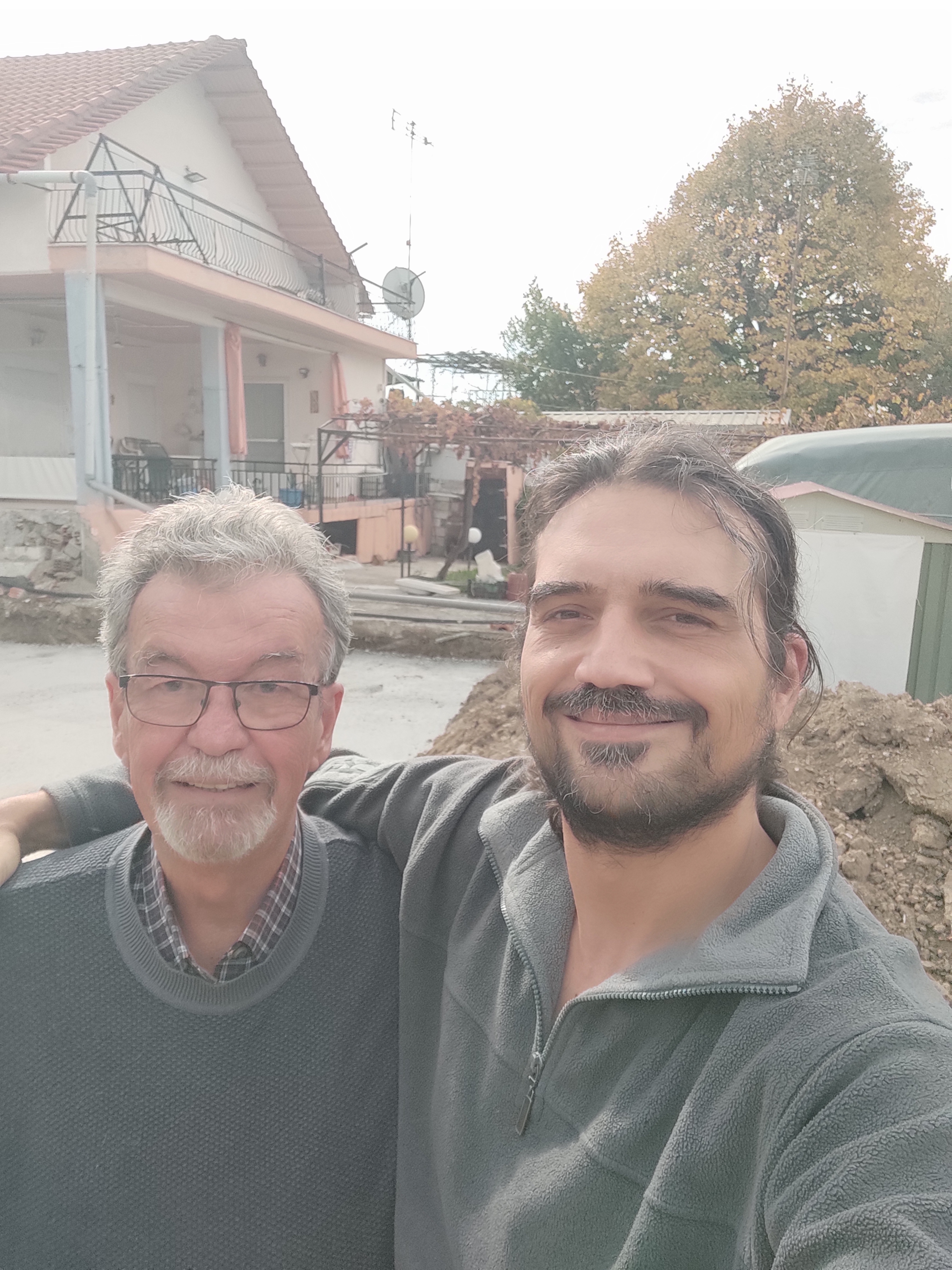 «Θα μάθω στη μαμά μου να συνδέει το κινητό με το bluetooth του αμαξιού για να ακούει Σαββόπουλο»-4