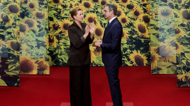 ενας-ρούτε-δεν-φέρνει-την-αγκυρα-563850154