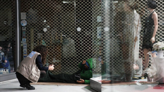 η-αθήνα-ακούει-την-αόρατη-αστεγία-563879536