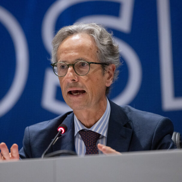 πρόεδρος-διεθνούς-διαφάνειας-στην-κ-563889751