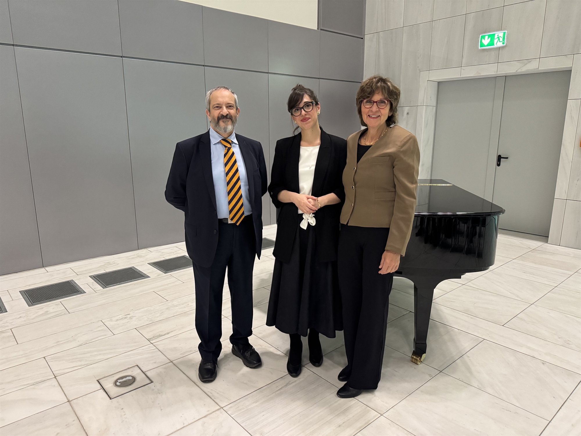 Οι φωτογραφίες του Ρόμπερτ Μακέιμπ φέρνουν το θέρος στο φθινοπωρινό Βερολίνο-4