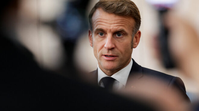 κρίση-στη-γαλλία-ο-μακρόν-μπροστά-σε-σε-563852203