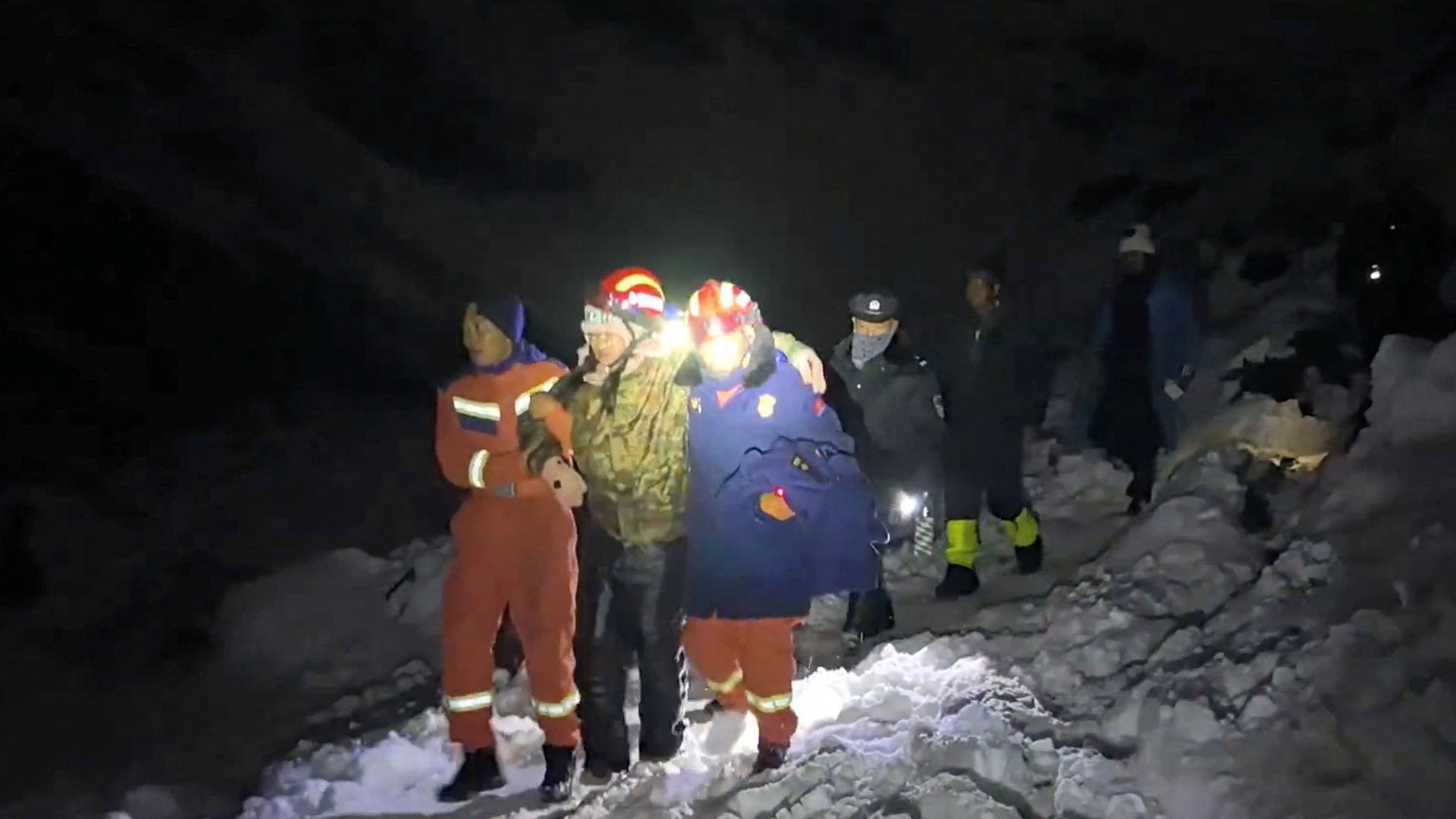 Εβερεστ: Αγώνας δρόμου για τους 200 αποκλεισμένους πεζοπόρους-2