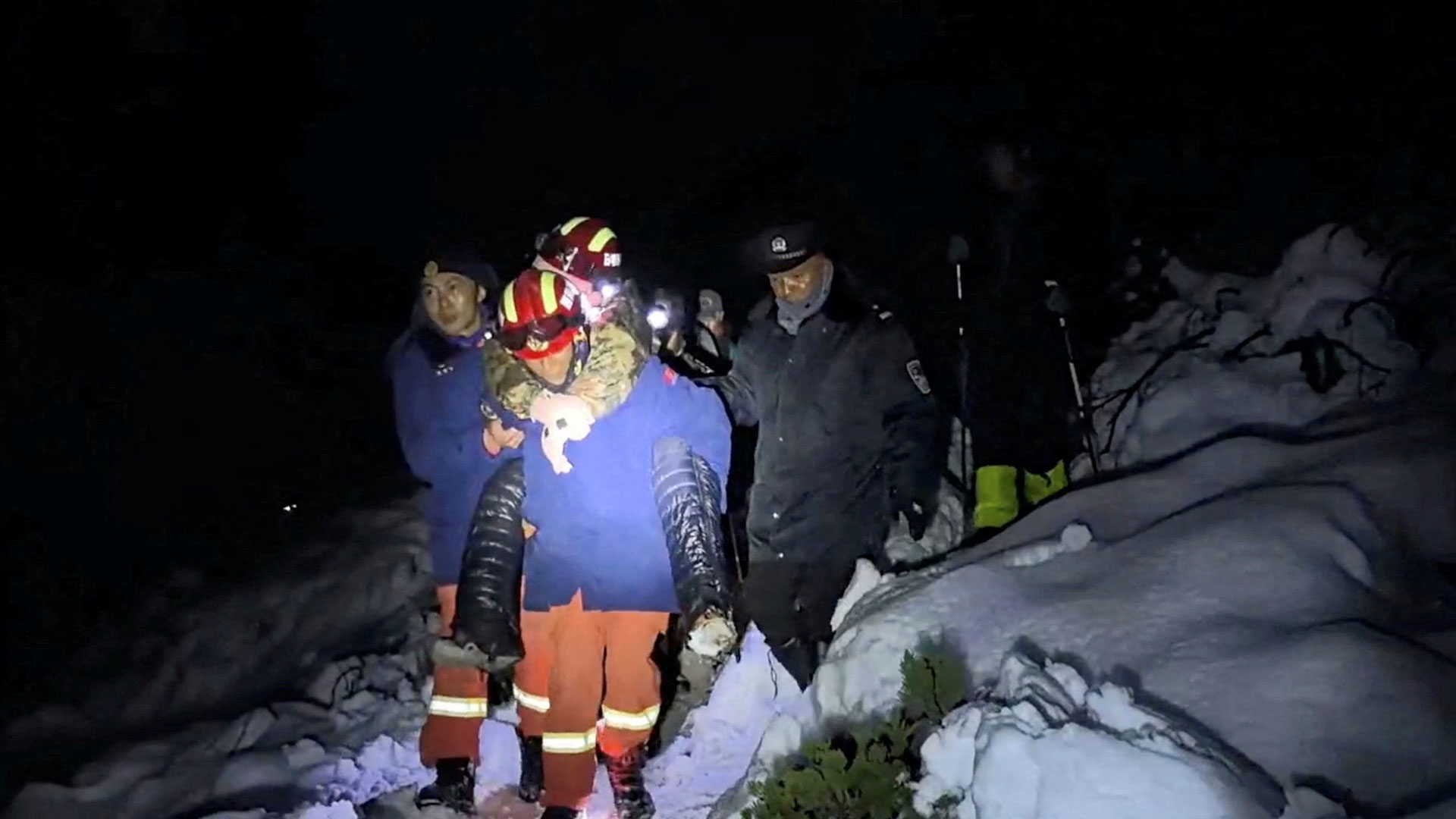 Εβερεστ: Αγώνας δρόμου για τους 200 αποκλεισμένους πεζοπόρους-1