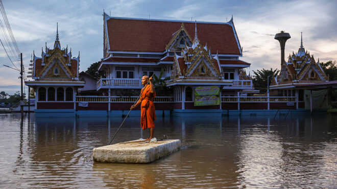 βαρκάδα-για-τις-προσφορές-563856418