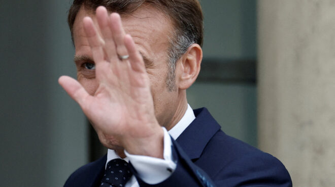 κρίσιμες-ώρες-στη-γαλλία-ο-λεκορνί-ενη-563856394