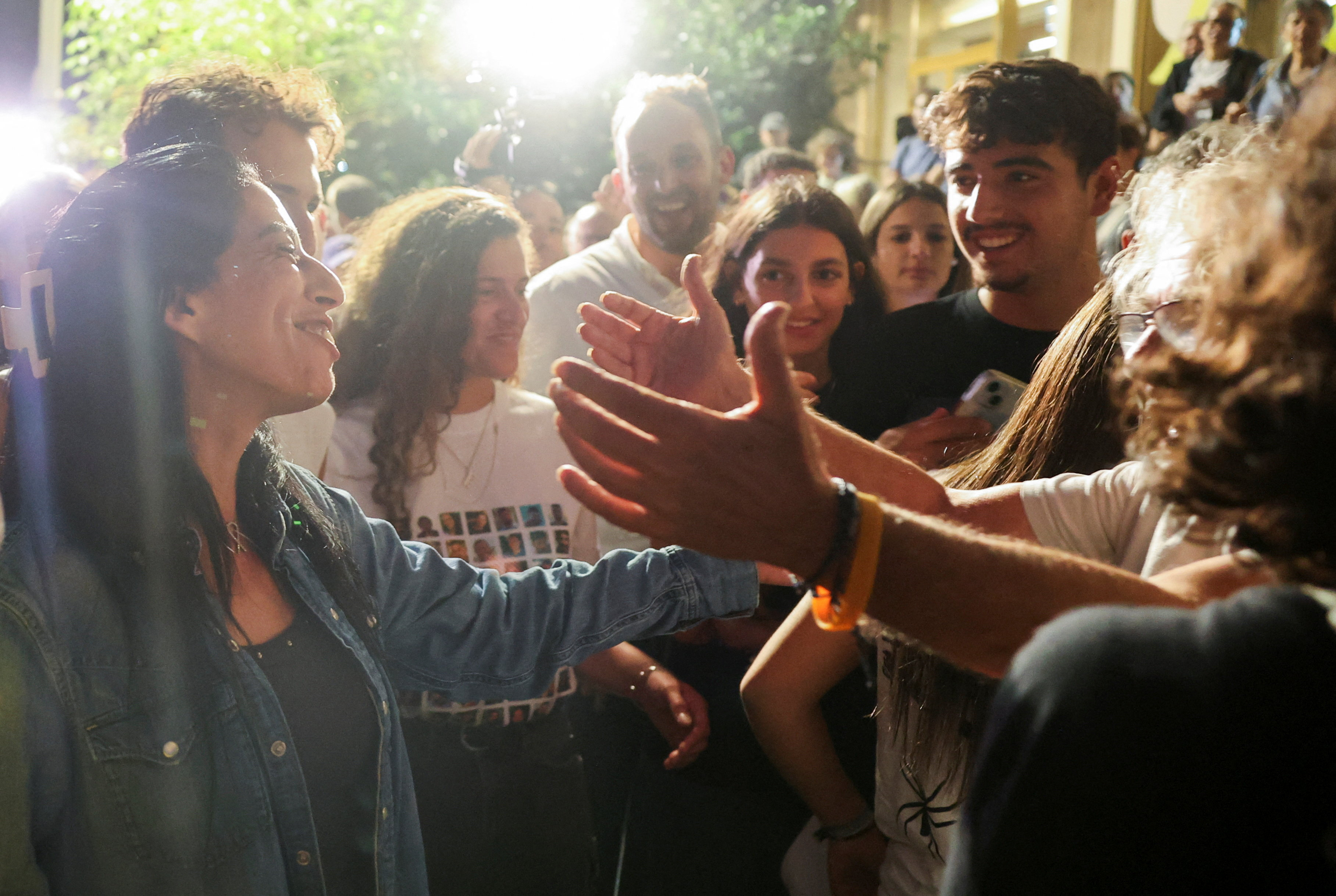 Δάκρυα χαράς και πυροτεχνήματα: Πώς υποδέχτηκαν Ισραηλινοί και Παλαιστίνιοι τη συμφωνία Ισραήλ – Χαμάς-1