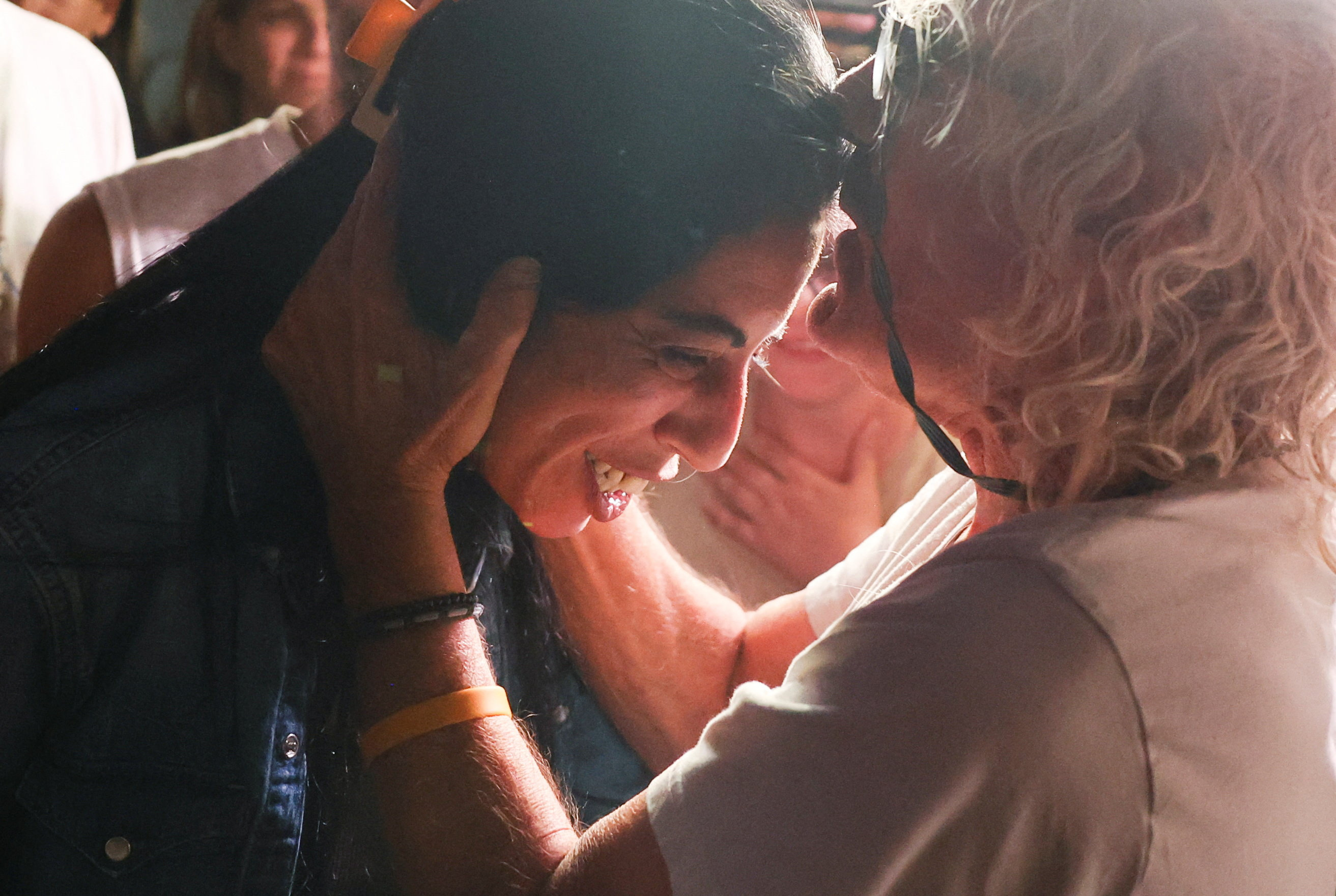 Δάκρυα χαράς και πυροτεχνήματα: Πώς υποδέχτηκαν Ισραηλινοί και Παλαιστίνιοι τη συμφωνία Ισραήλ – Χαμάς-2