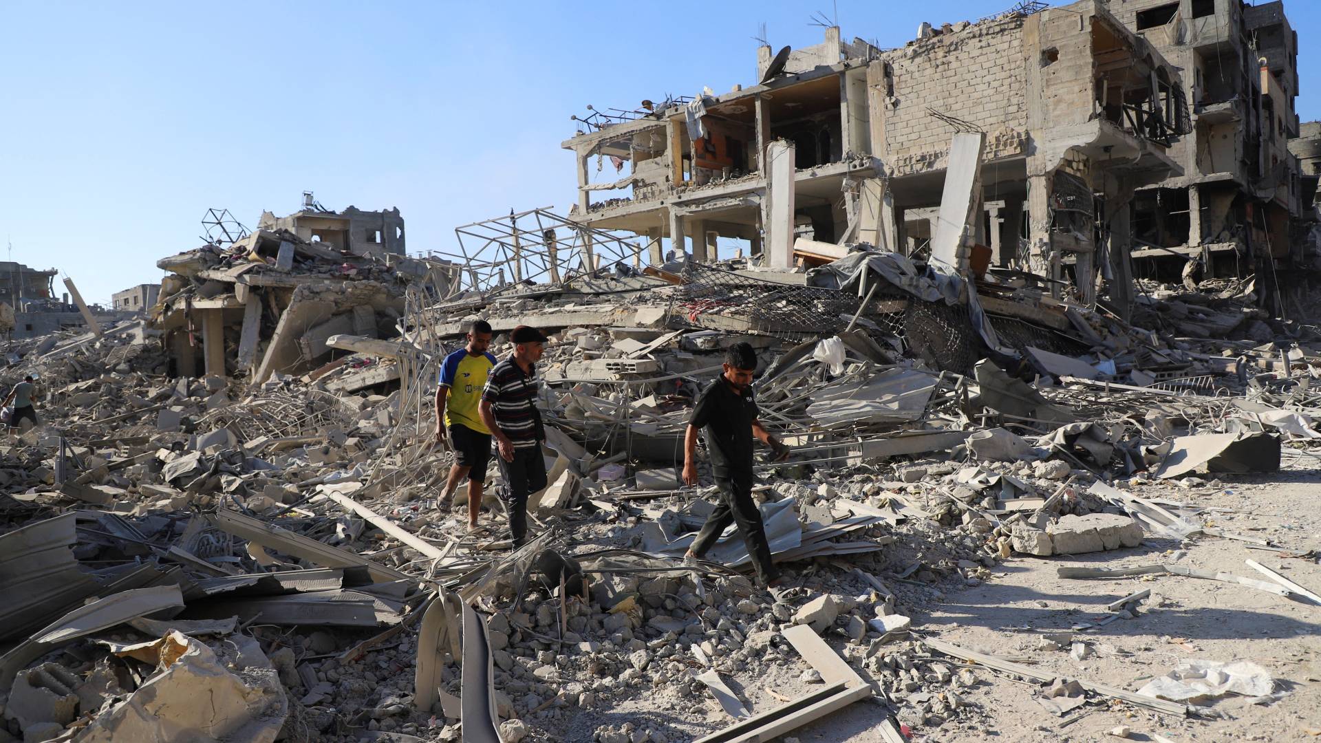 «Τελείωσε; Λένε πως ναι»: Μαζική επιστροφή Παλαιστινίων σε μια κατεστραμμένη Γάζα (εικόνες)-4