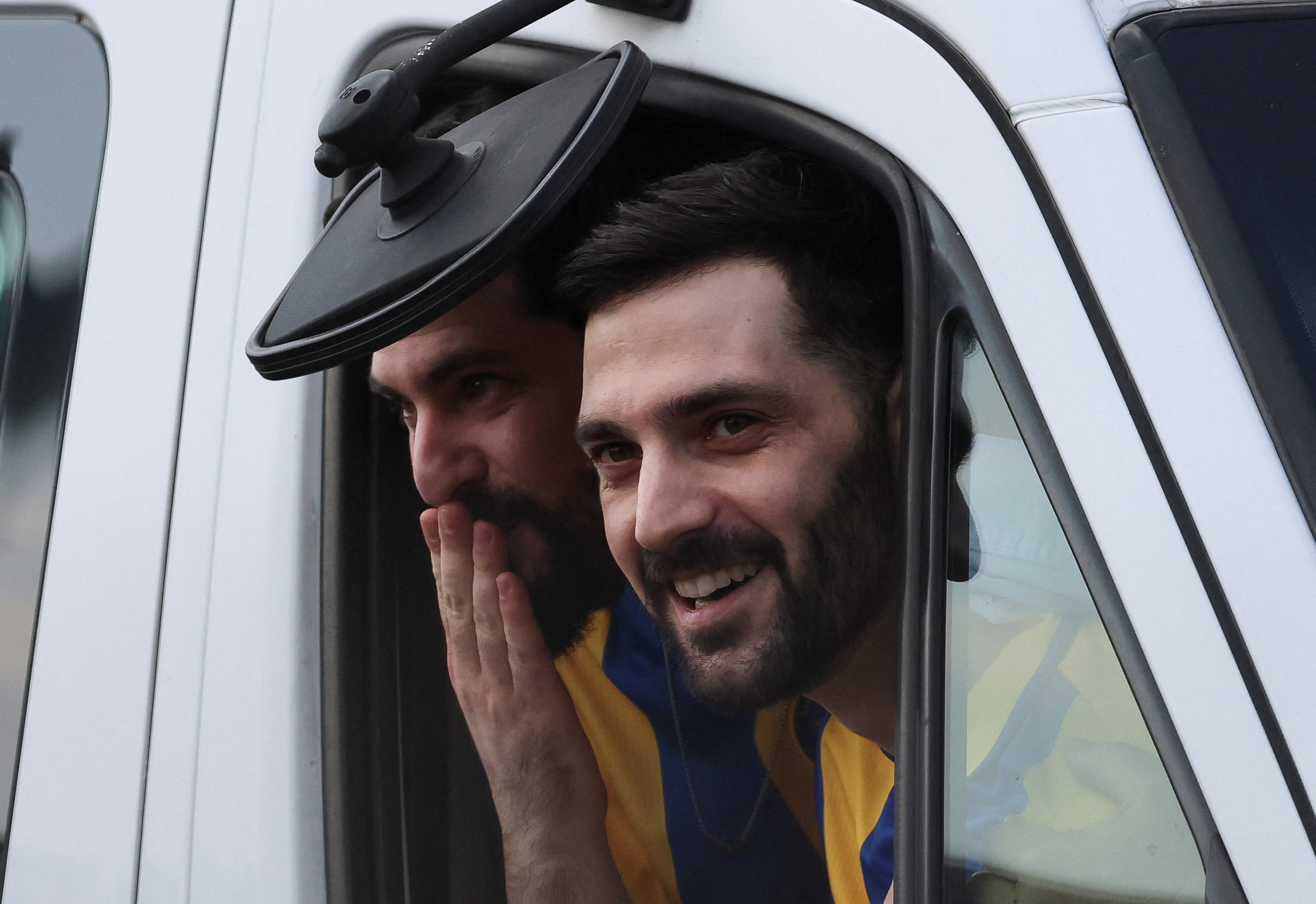 «Είσαι η ζωή μου»: Δάκρυα χαράς στο Ισραήλ για την επιστροφή των ομήρων έπειτα από 738 ημέρες-5