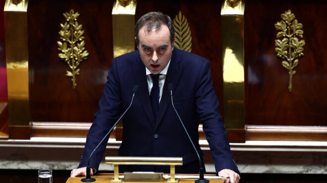 η-κυβέρνηση-λεκορνί-αναστέλλει-τη-μετ-563866375