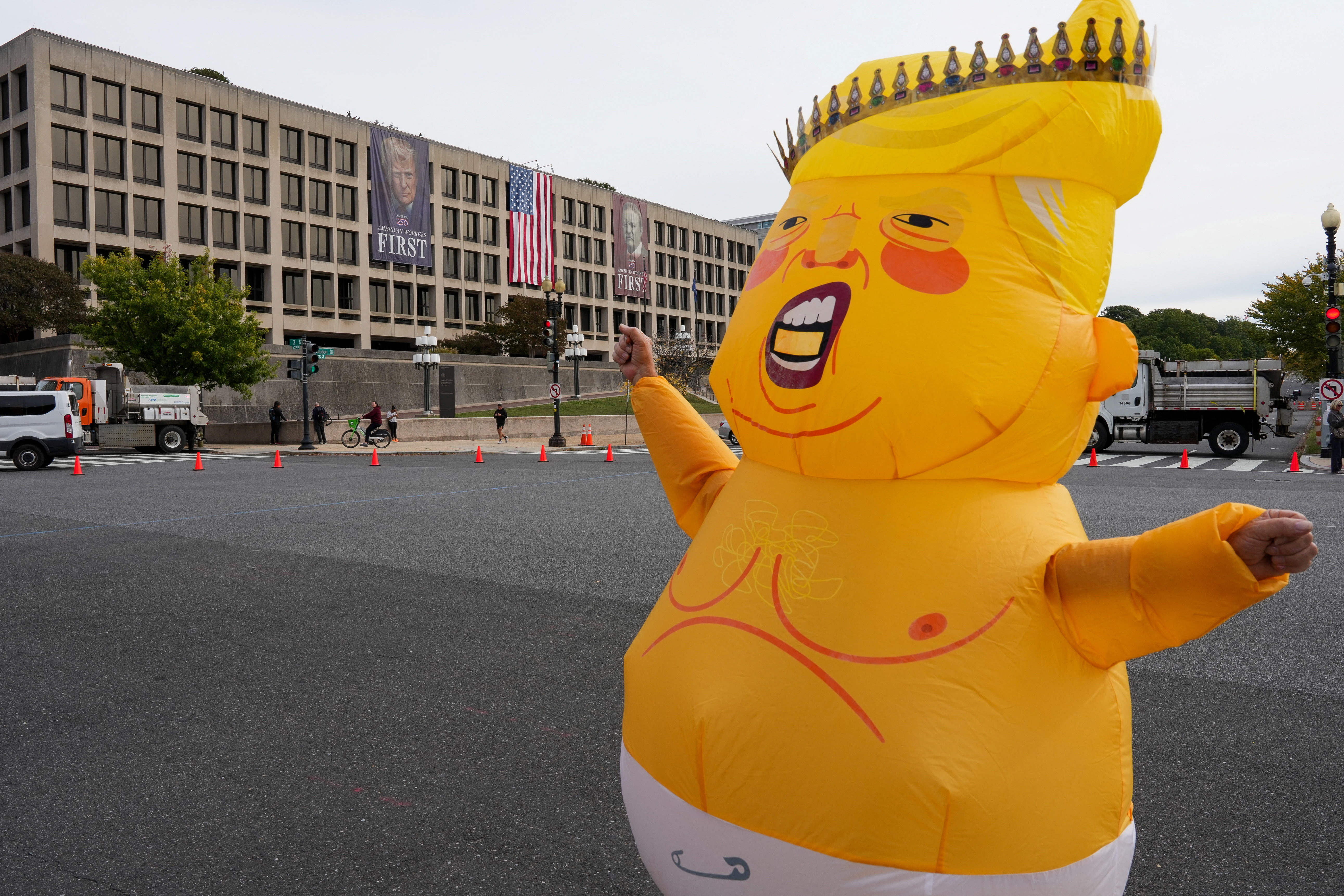 «No Kings»: Μαζικές διαδηλώσεις σε 2.600 πόλεις των ΗΠΑ κατά του Τραμπ-12