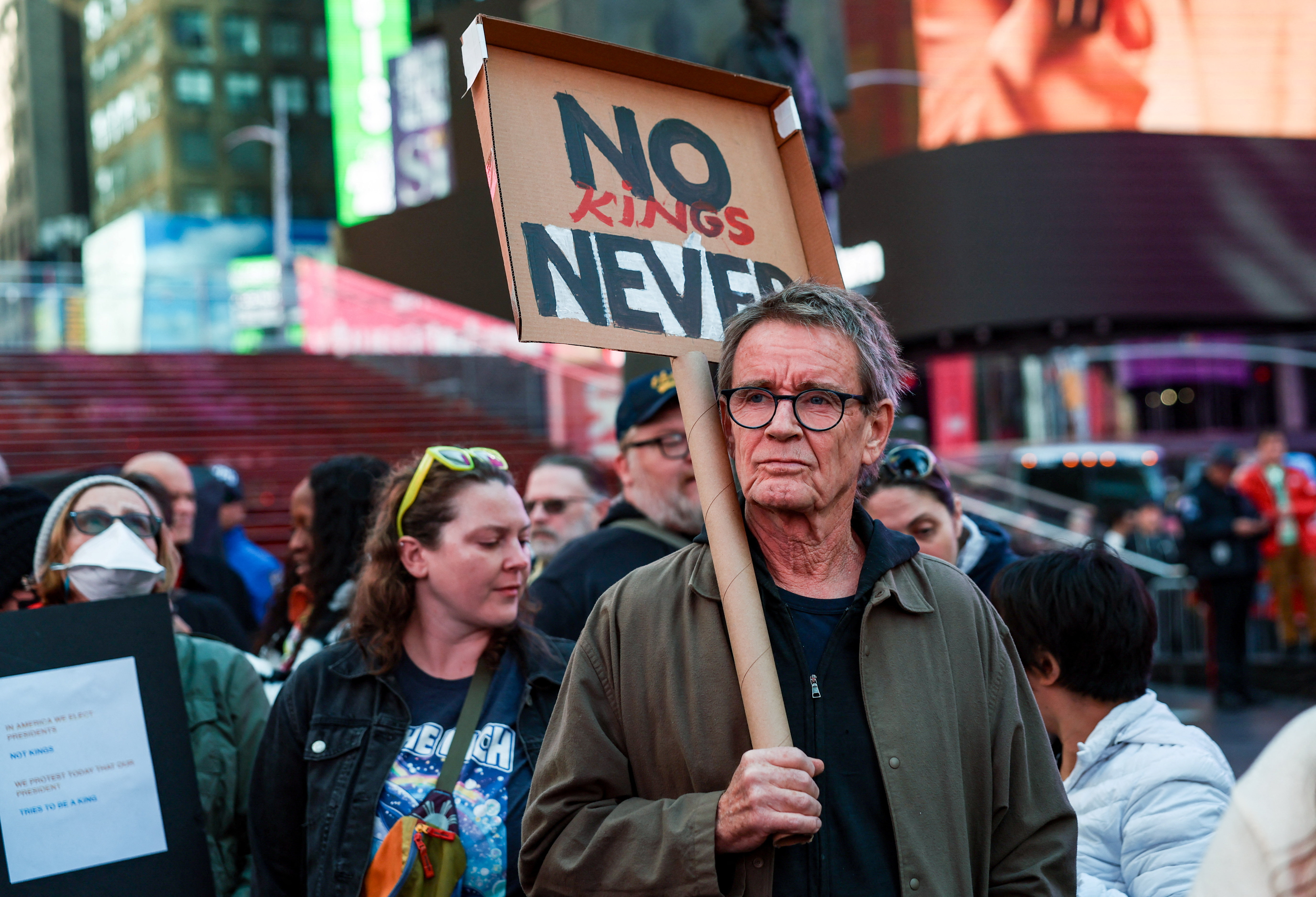 «No Kings»: Μαζικές διαδηλώσεις σε 2.600 πόλεις των ΗΠΑ κατά του Τραμπ-8