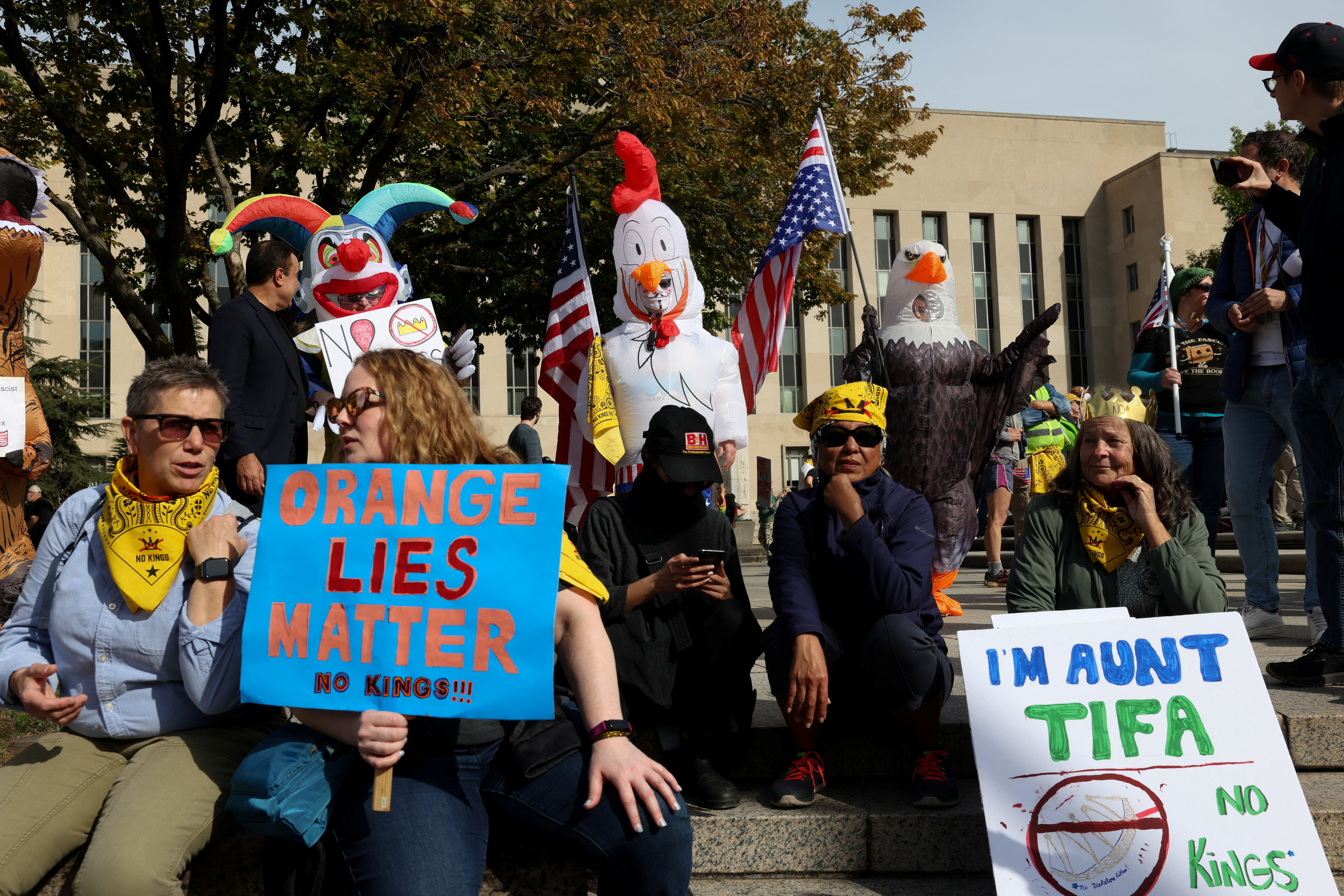 «No Kings»: Μαζικές διαδηλώσεις σε 2.600 πόλεις των ΗΠΑ κατά του Τραμπ-17