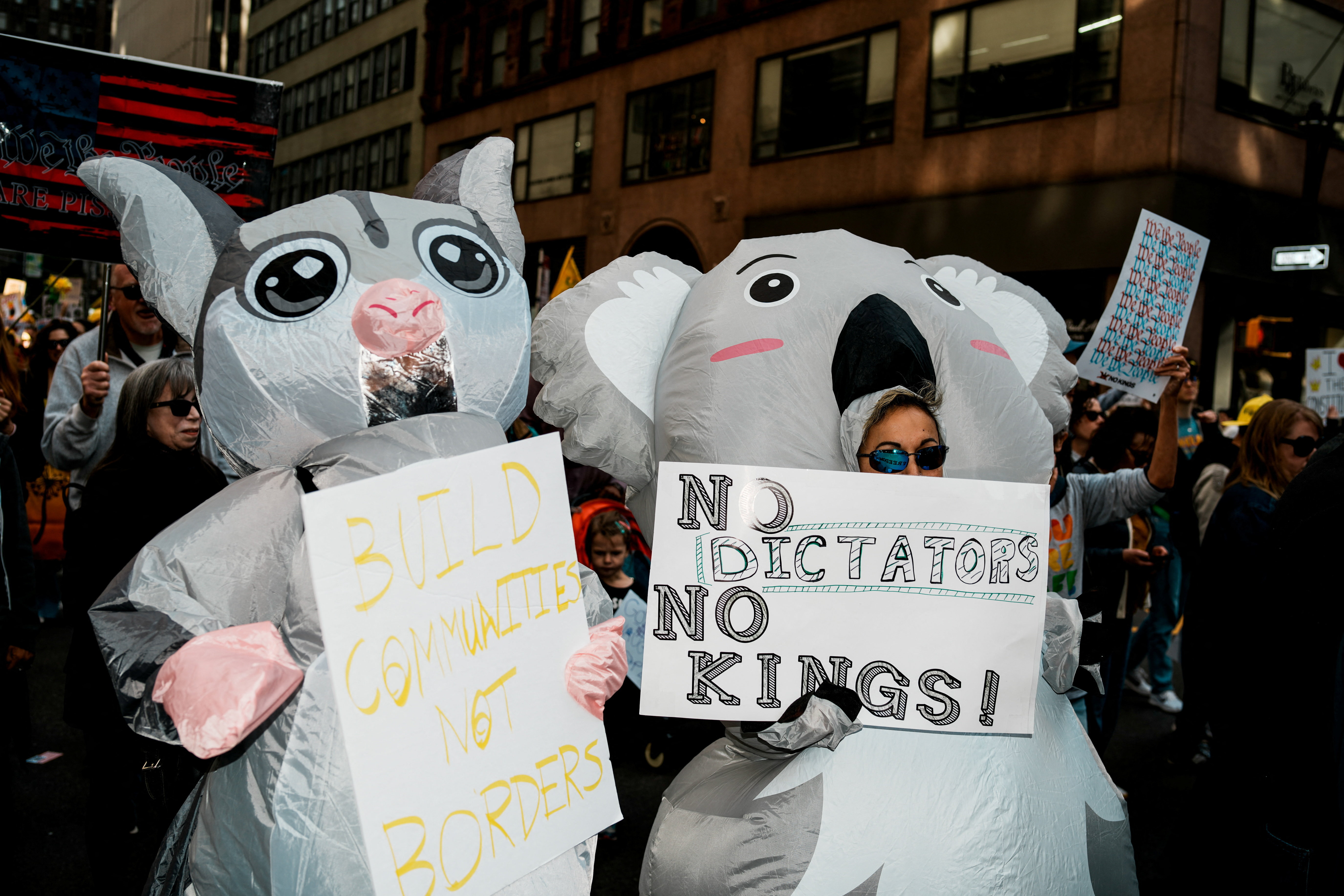 «No Kings»: Μαζικές διαδηλώσεις σε 2.600 πόλεις των ΗΠΑ κατά του Τραμπ-16