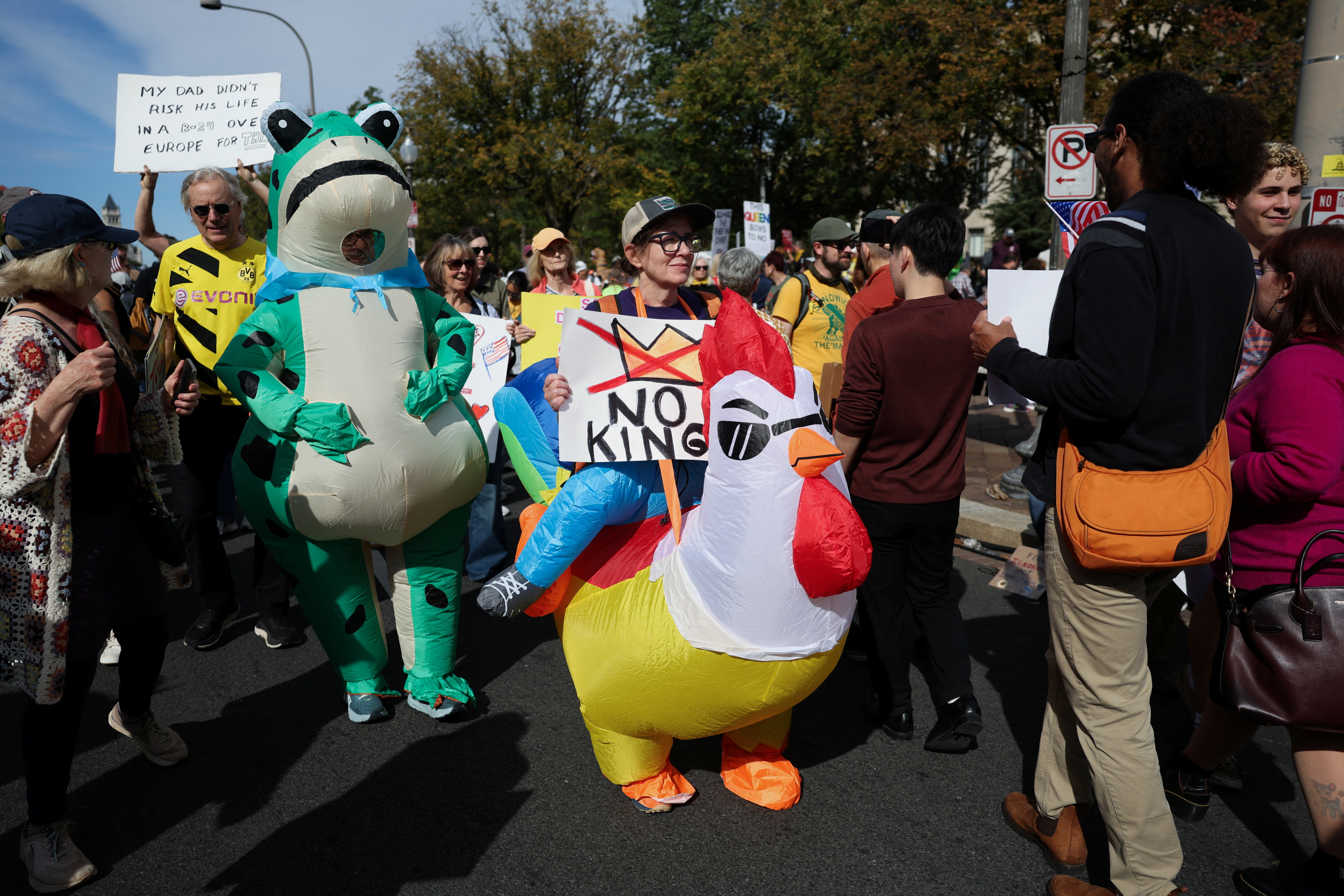 «No Kings»: Μαζικές διαδηλώσεις σε 2.600 πόλεις των ΗΠΑ κατά του Τραμπ-18