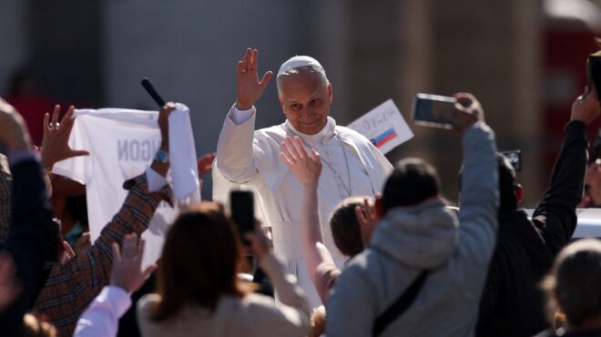 πάπας-λέων-συναντάται-για-πρώτη-φορά-μ-563877184