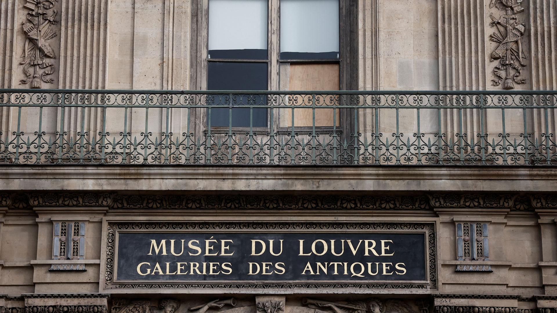 Λούβρο: «Αποτύχαμε, δεν εντοπίσαμε νωρίς τους κλέφτες», δήλωσε η διευθύντρια του μουσείου-1