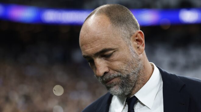 τέλος-ο-τούντορ-από-τον-πάγκο-της-γιουβ-563889553