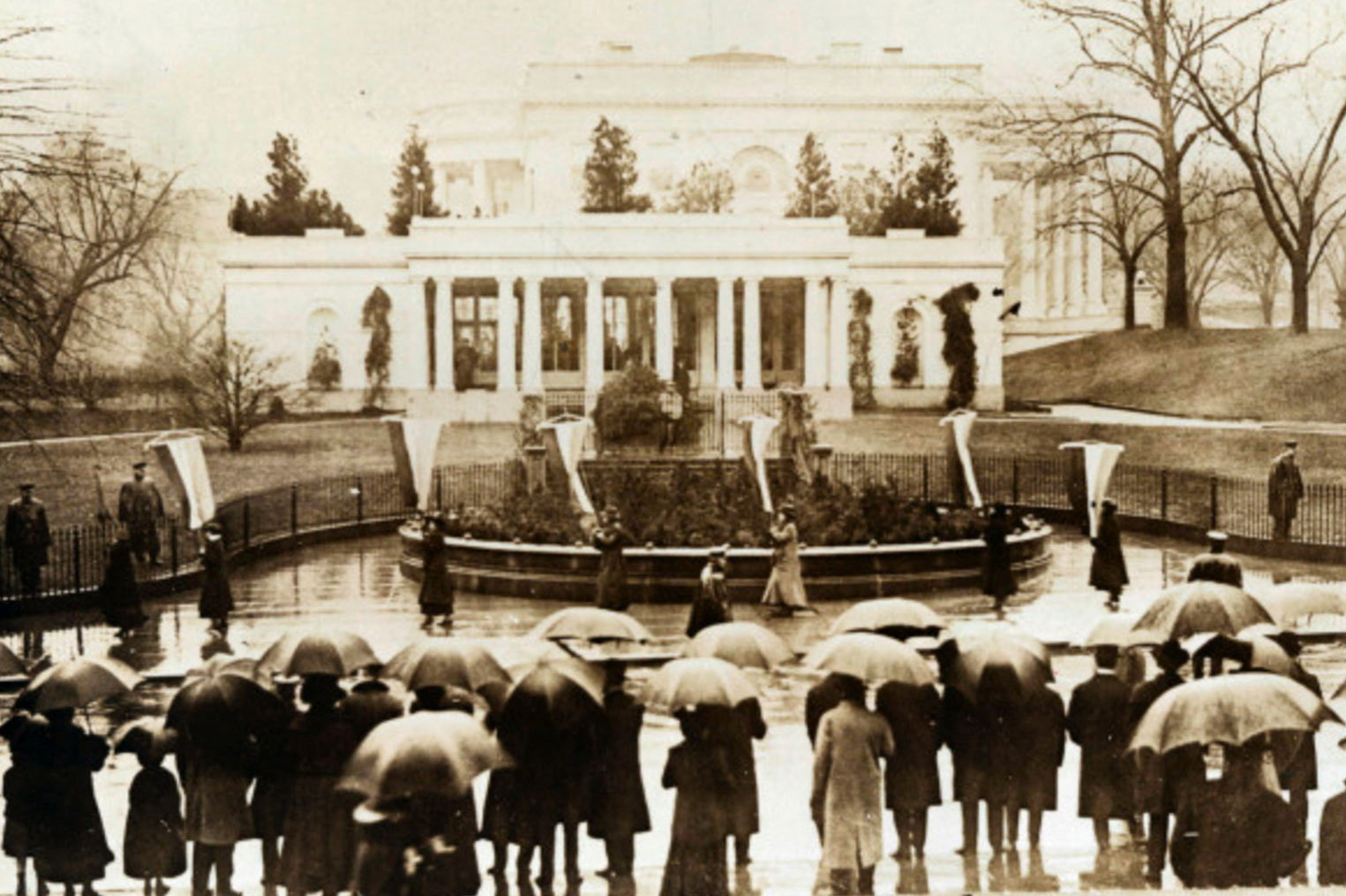 Ανατολική Πτέρυγα: Εικόνες νοσταλγίας από ένα κτίριο που δεν υπάρχει πια-1