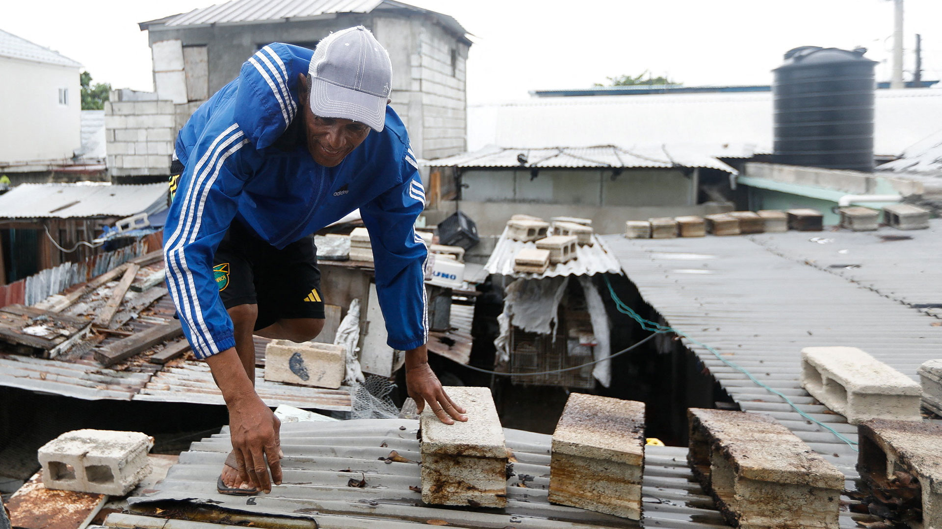 Melissa: Σε κόκκινο συναγερμό η Τζαμάικα για τον φονικό τυφώνα-5