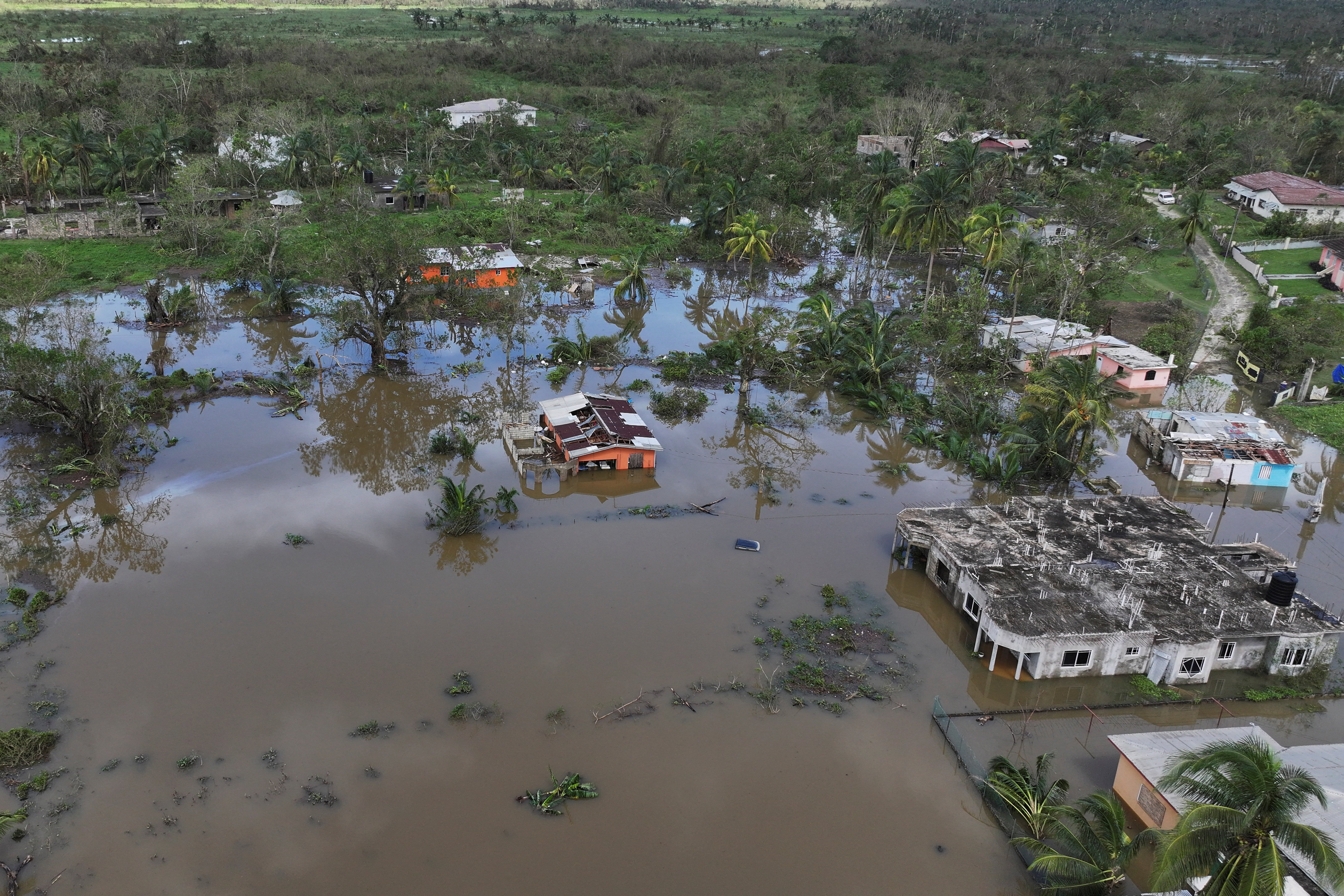 Τυφώνας Melissa: Εικόνες αποκάλυψης στην Καραϊβική – Αγωνία για τον τελικό απολογισμό των νεκρών-4