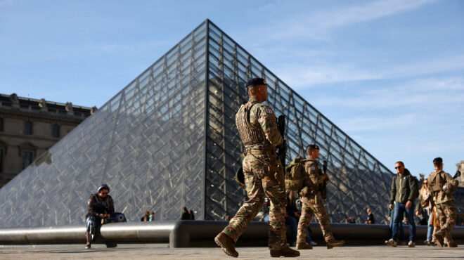 κλοπή-στο-λούβρο-για-πάνω-από-20-χρόνια-563896567