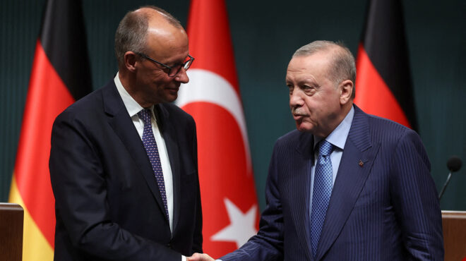 κριτική-στον-μερτς-για-τη-συνάντηση-με-563895691