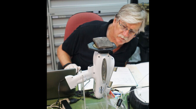 ακτίνες-χ-σε-γραμμική-β΄-563857726