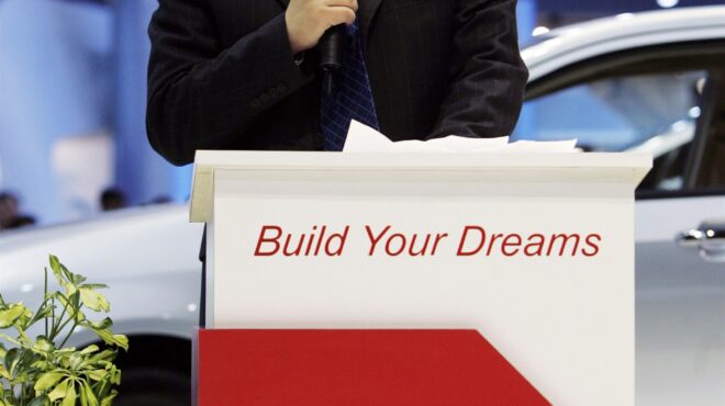 ο-τιμονιέρης-της-βυd-έγινε-ο-πλουσιότ-563897458