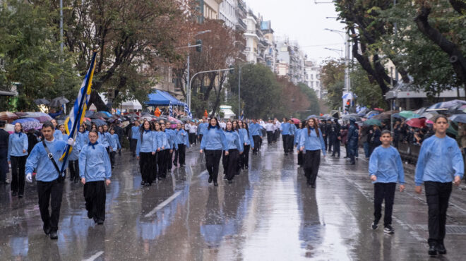 θεσσαλονίκη-υπό-βροχή-η-μαθητική-παρέ-563889403