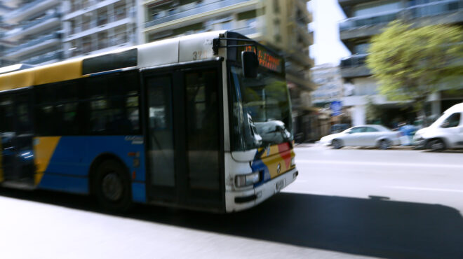 θεσσαλονίκη-οδηγός-έκλεινε-τον-δρόμο-563867620