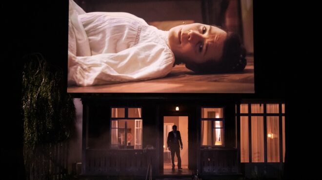 το-παρελθόν-η-ασφυξία-του-τραύματος-563860987