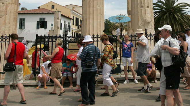 ελαφρώς-προς-τα-κάτω-αναθεωρεί-την-πρό-563843065