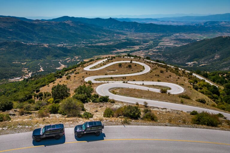 Οδοιπορικό στον Όλυμπο με τα Defender 110 και Toyota Land Cruiser 250-1