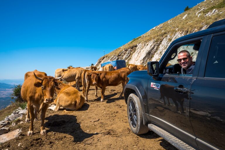 Οδοιπορικό στον Όλυμπο με τα Defender 110 και Toyota Land Cruiser 250-8