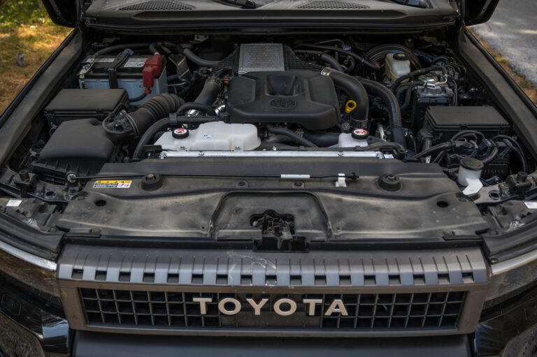 Οδοιπορικό στον Όλυμπο με τα Defender 110 και Toyota Land Cruiser 250-20