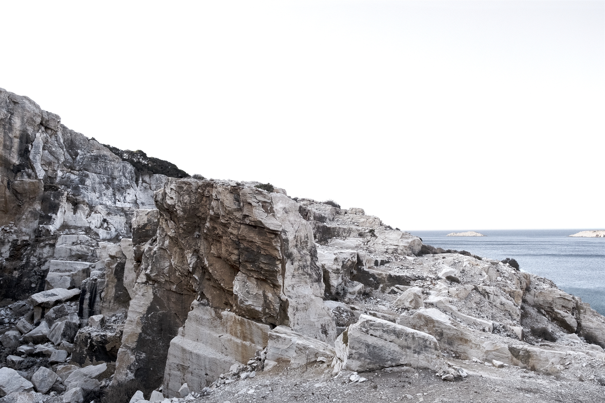Μαρμάρινα ίχνη απώλειας και μνήμης-1