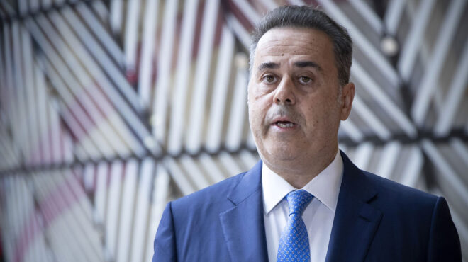 συνάντηση-παπασταύρου-με-τον-αντιπρό-563883292