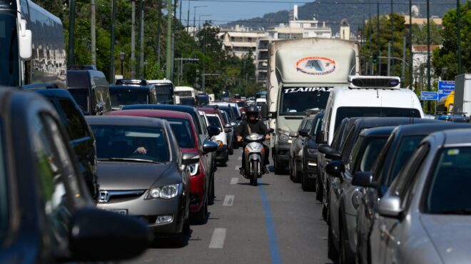 κίνηση-στους-δρόμους-μεγάλες-καθυστε-563845078