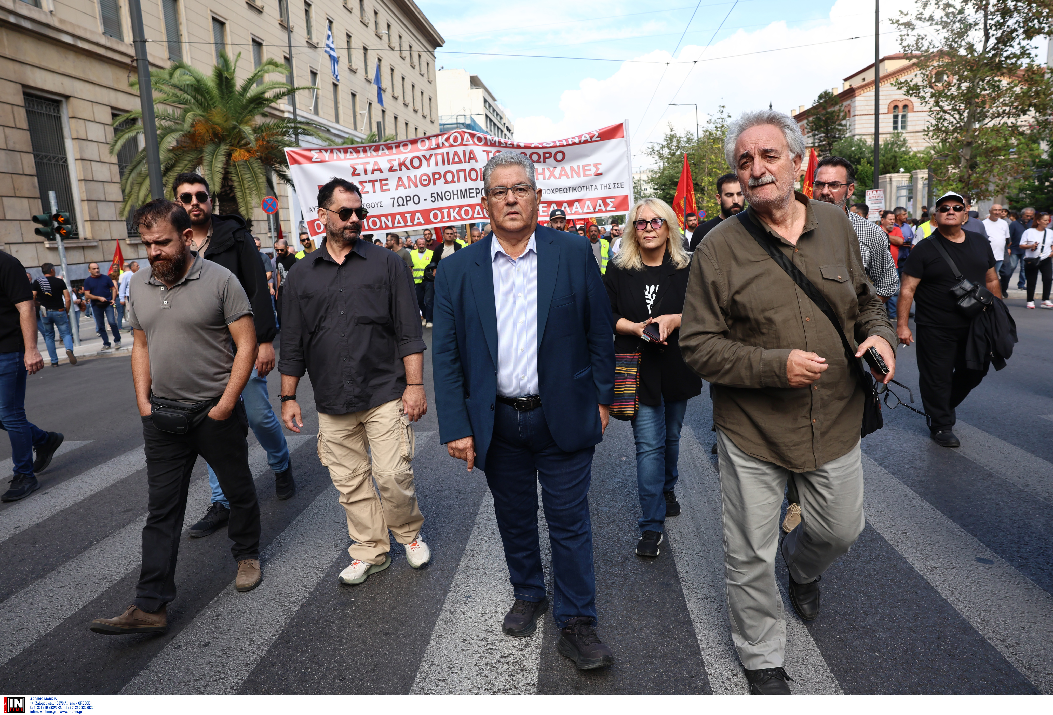 Δυναμικό «παρών» στις απεργιακές συγκεντρώσεις της Αθήνας (εικόνες)-6