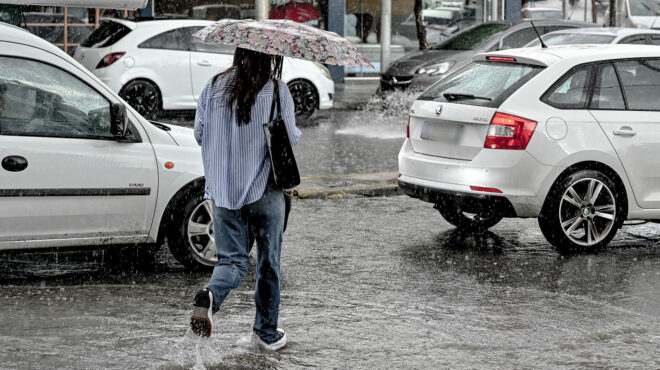 στο-κόκκινο-η-κίνηση-στους-δρόμους-τ-563854063