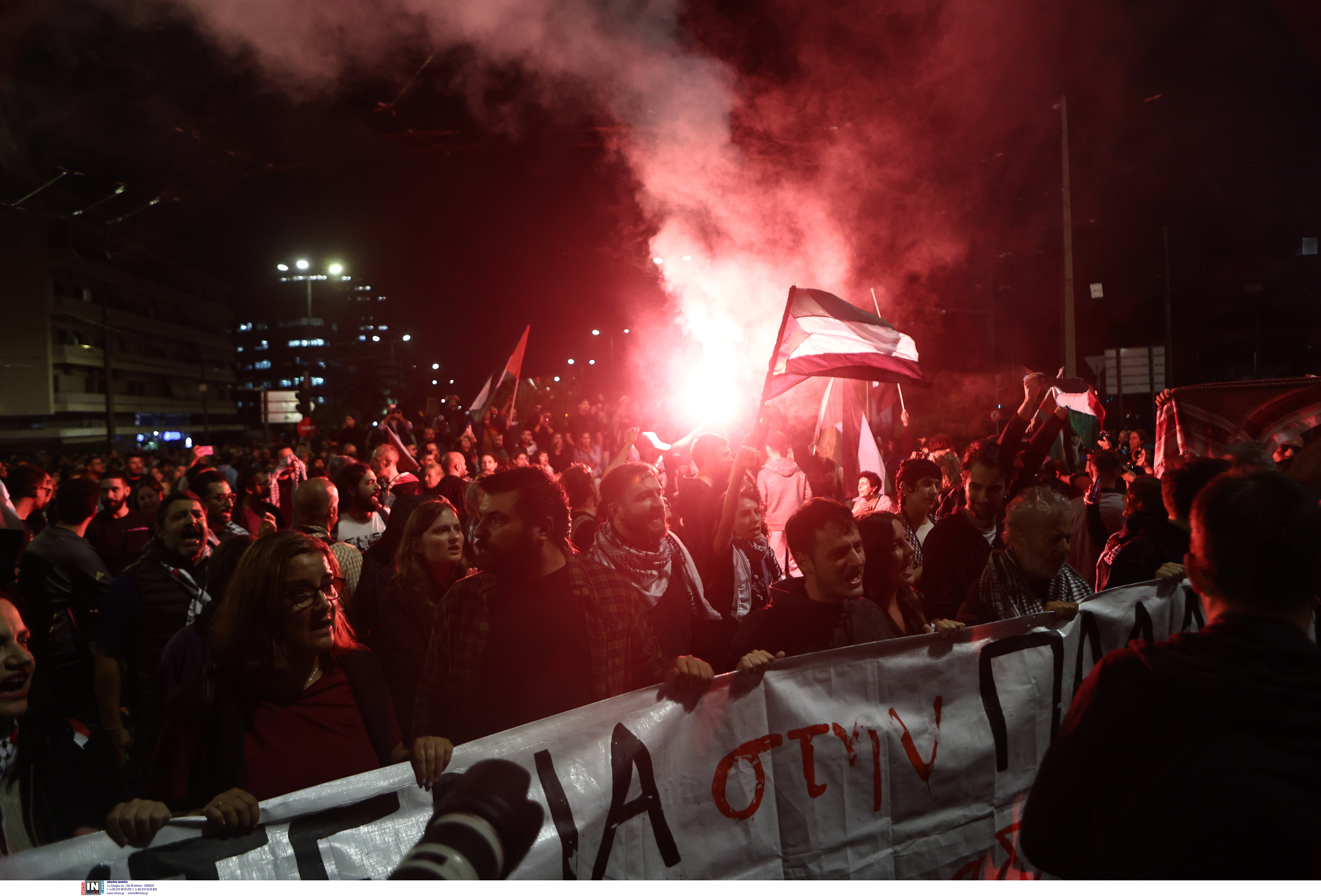 Σε εξέλιξη πορεία για την Παλαιστίνη στο κέντρο της Αθήνας – Εικόνες-4