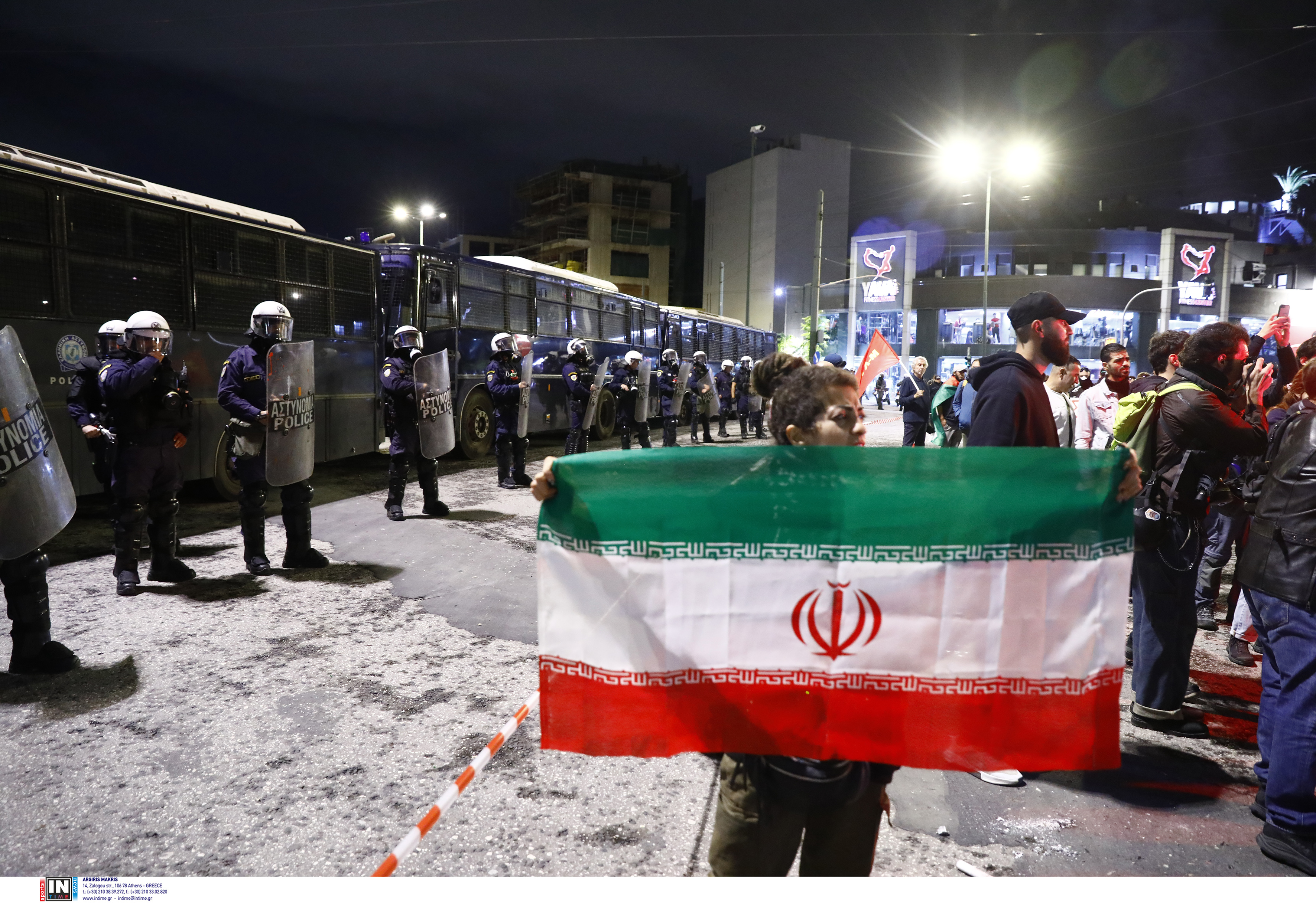 Επεισόδια έξω από την πρεσβεία του Ισραήλ στην Αθήνα [εικόνες]-1