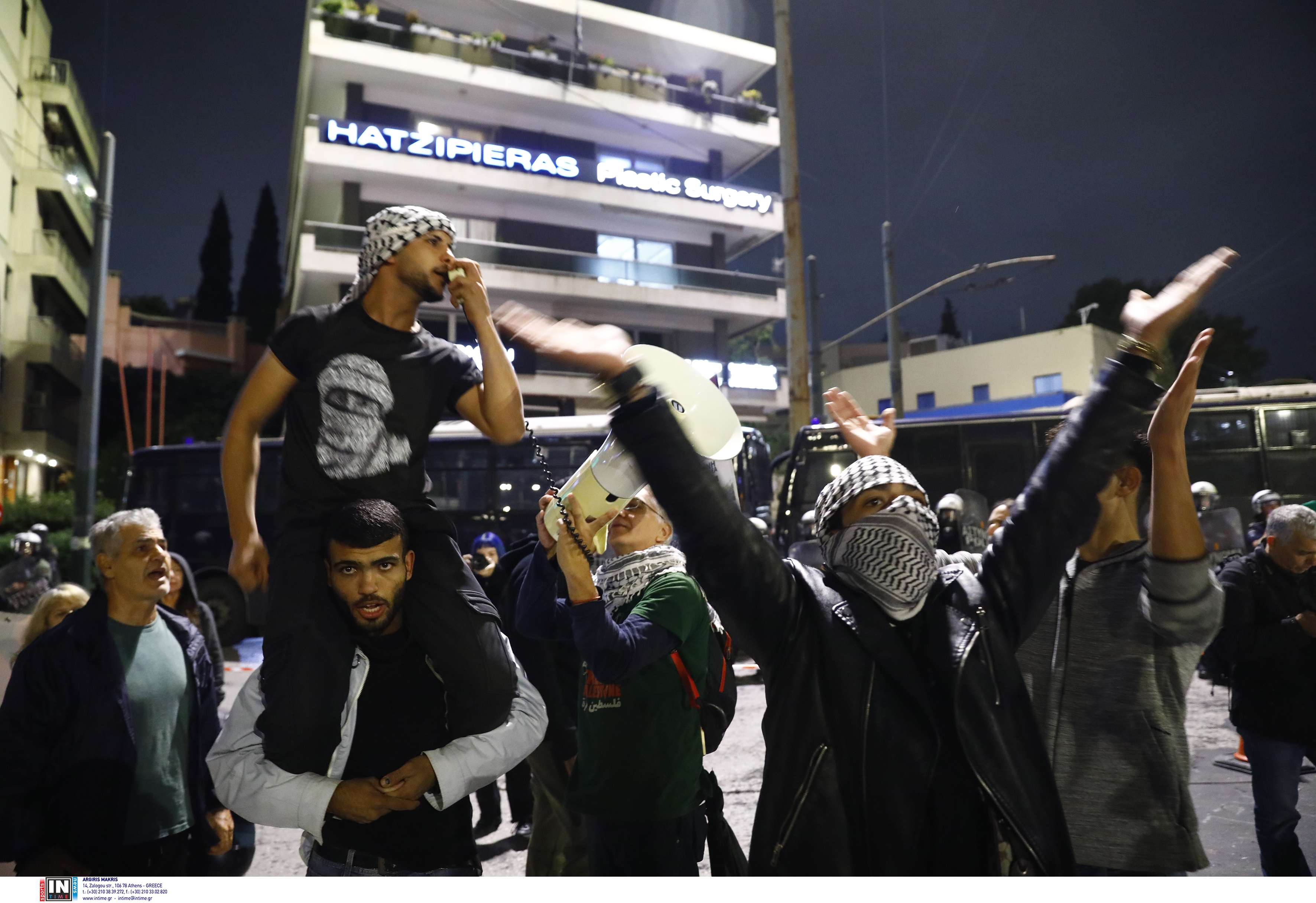 Επεισόδια έξω από την πρεσβεία του Ισραήλ στην Αθήνα [εικόνες]-3