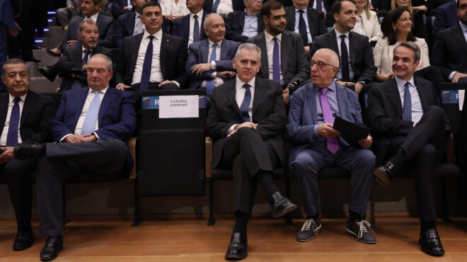 απών-ο-αντώνης-σαμαράς-από-την-παρουσί-563856304