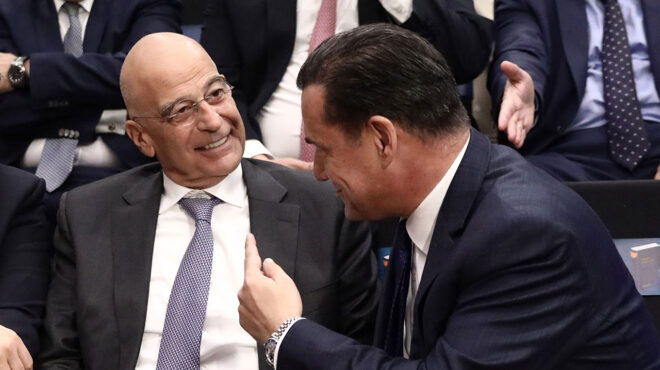 θεωρείο-αδωνις-δένδιας-σε-τετ-α-τετ-563857243