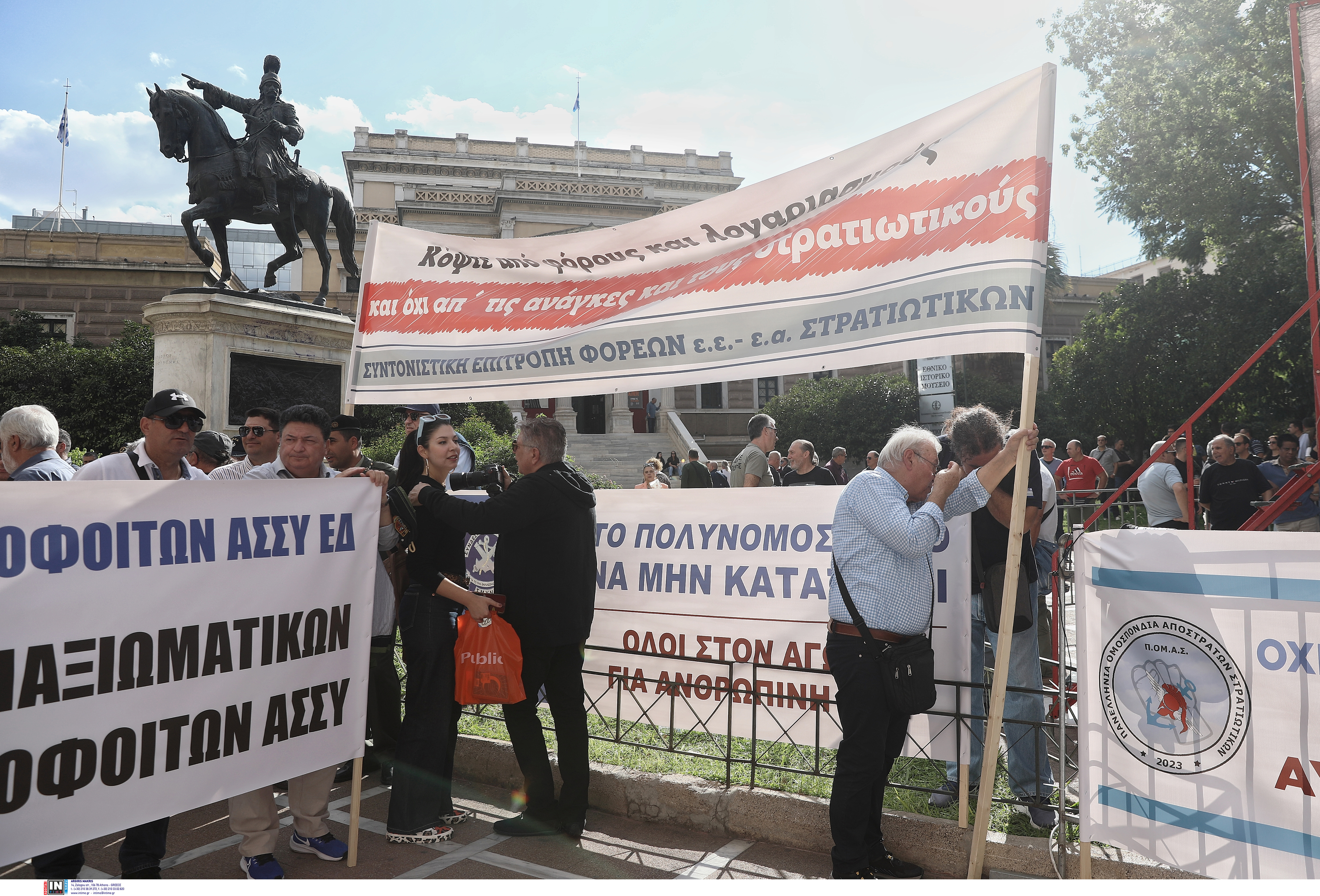 Συγκέντρωση ενστόλων στο Σύνταγμα ενάντια στο νομοσχέδιο του υπουργείου Αμυνας-4