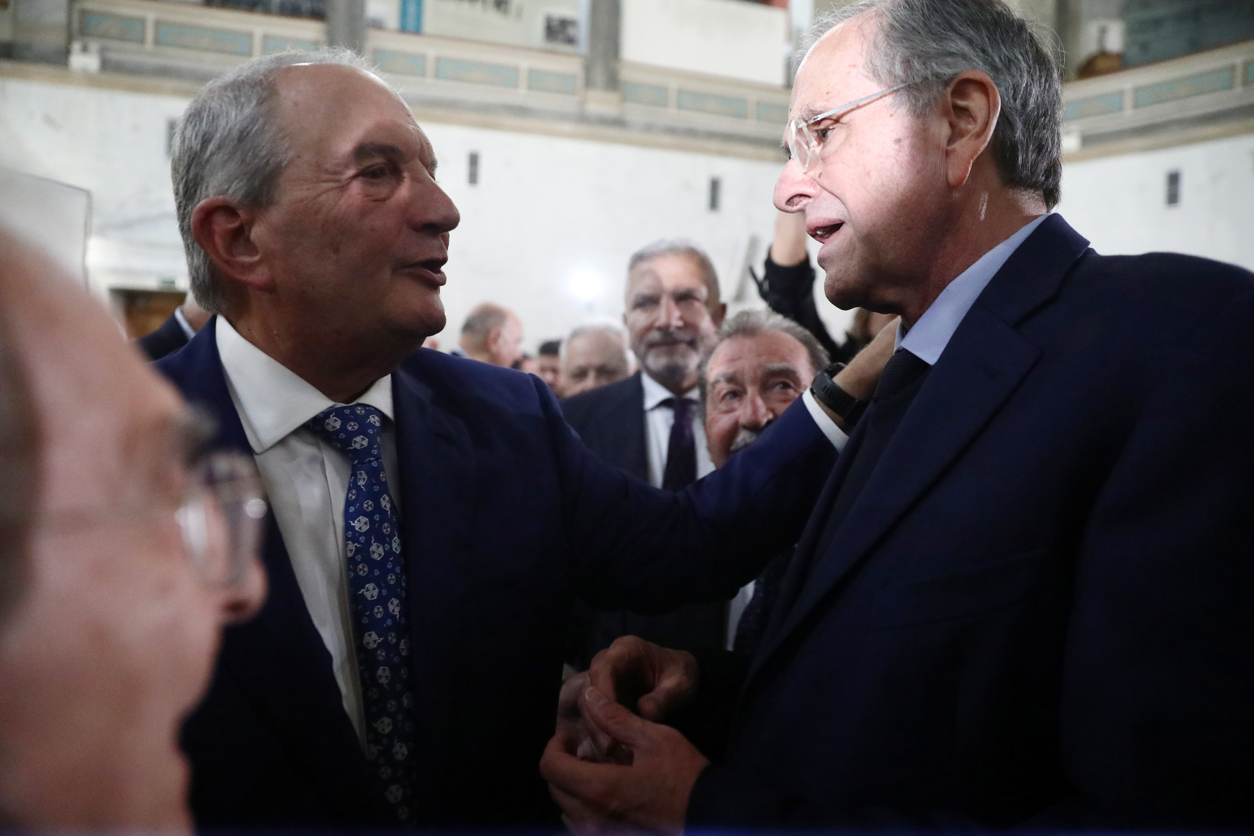 Το θερμό τετ α τετ Σαμαρά – Καραμανλή στην Παλαιά Βουλή (εικόνες)-1